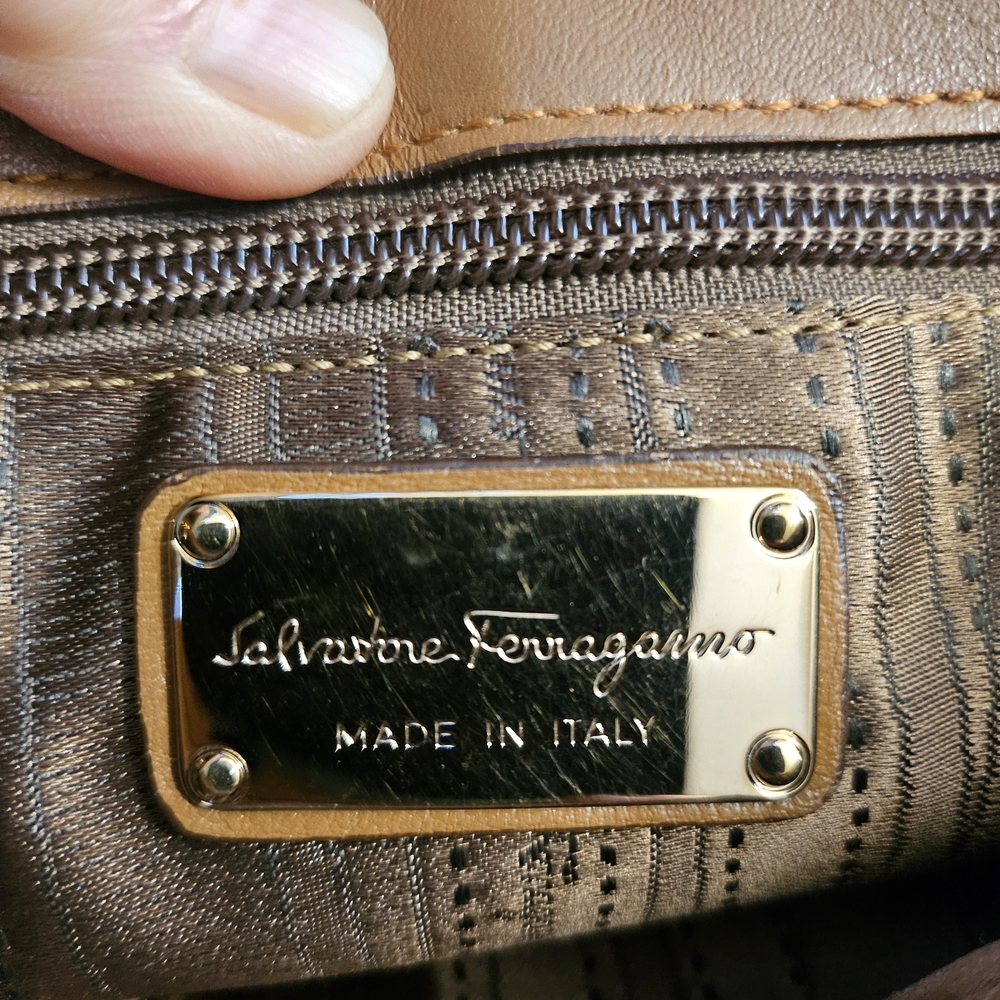 Authentic Ferragamo Saddle Shoulder/crossbody Bag - Picture 4 of 6